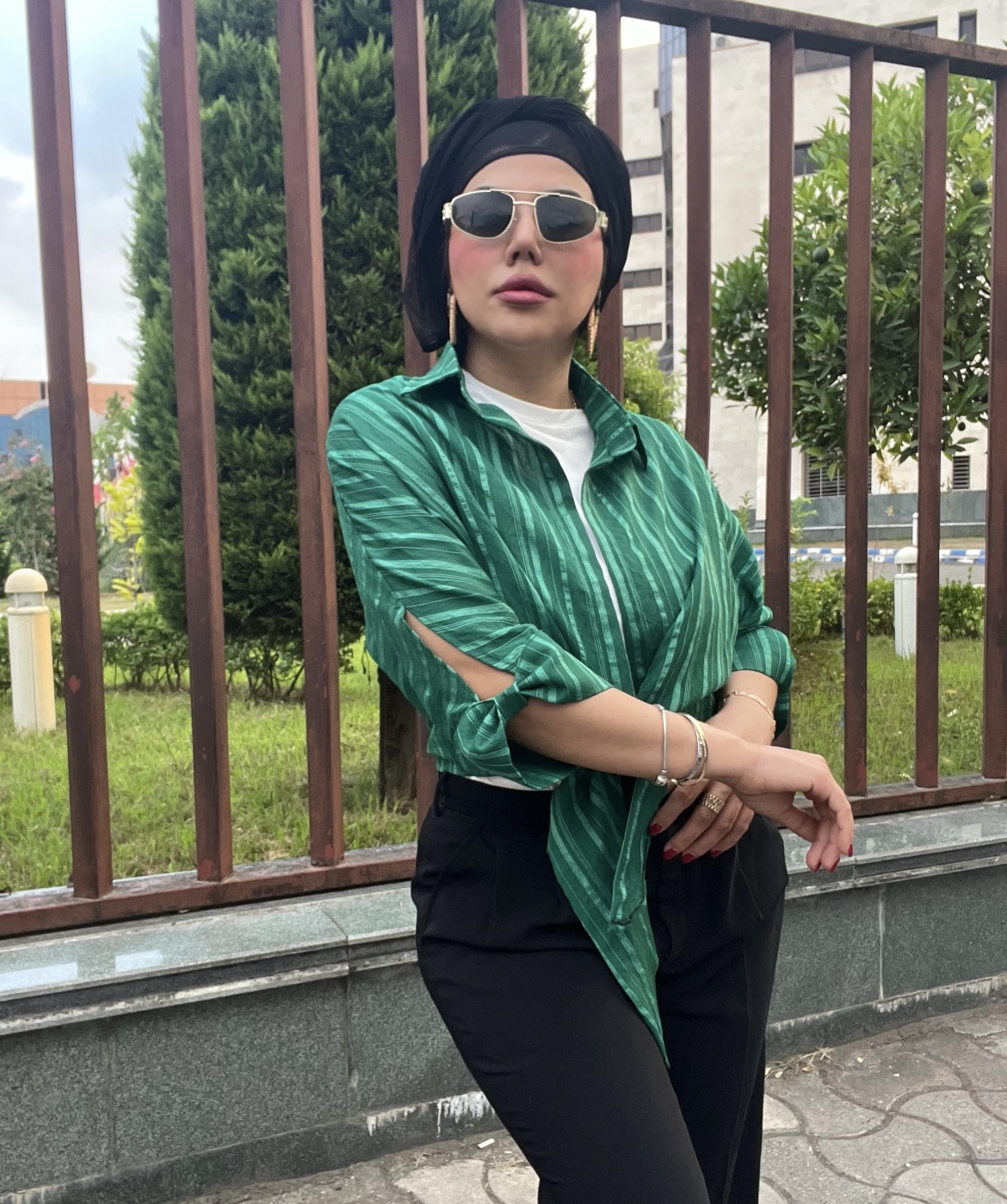 شومیز گره ای دختر اسپانیایی